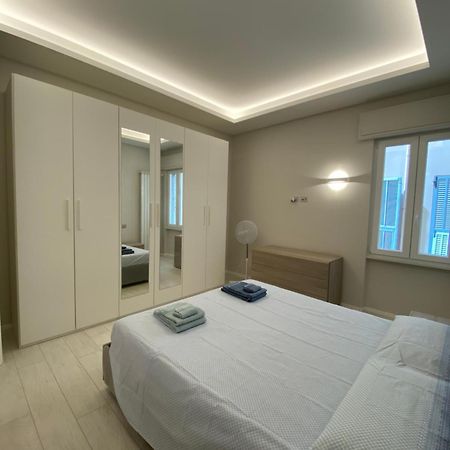Casa Dante: Oneglia Centro-Marina-Spiagge Lägenhet Imperia Exteriör bild