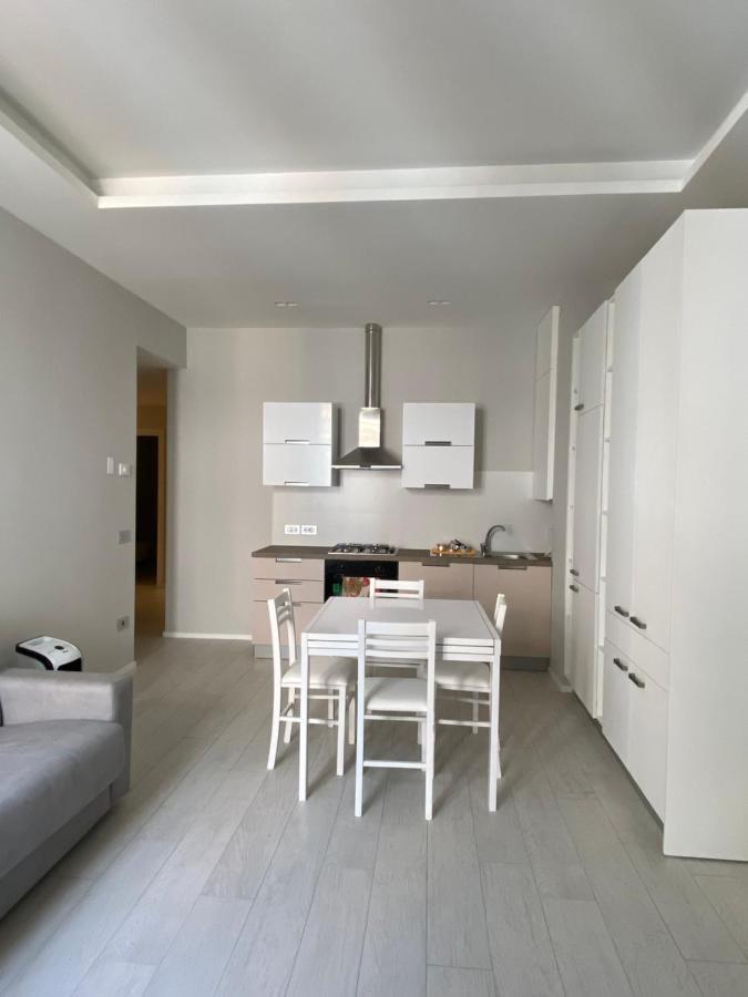 Casa Dante: Oneglia Centro-Marina-Spiagge Lägenhet Imperia Exteriör bild