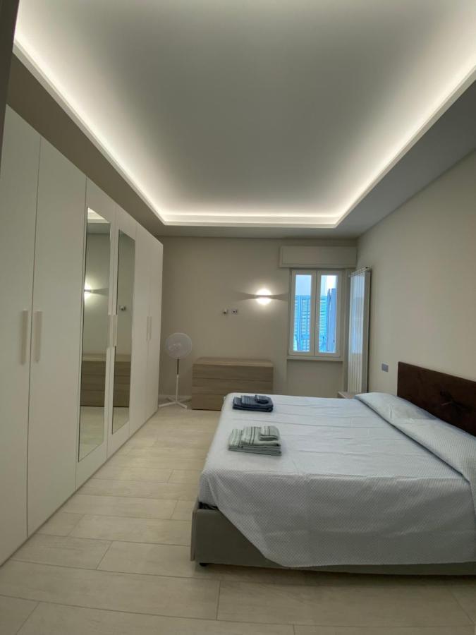 Casa Dante: Oneglia Centro-Marina-Spiagge Lägenhet Imperia Exteriör bild