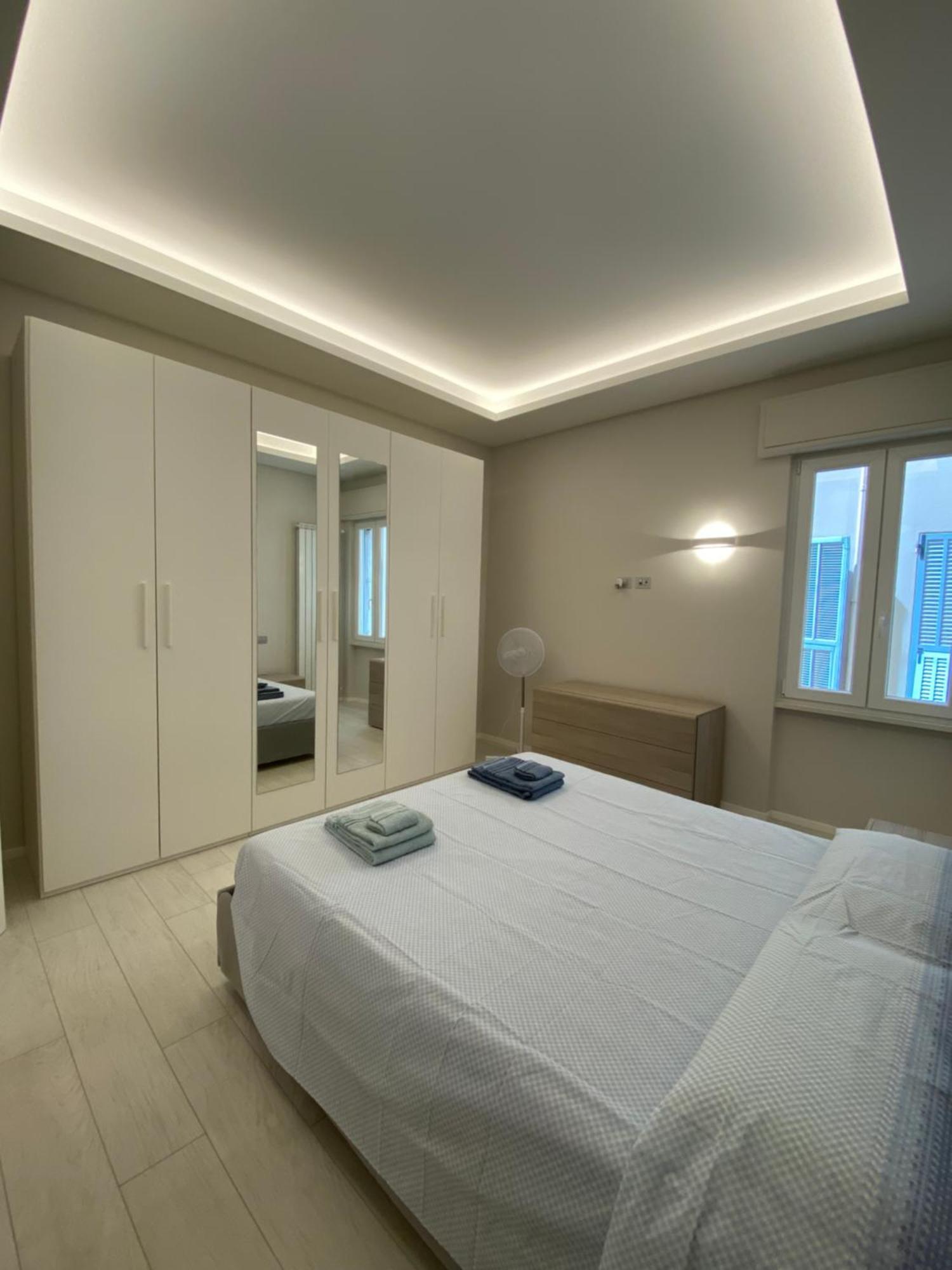 Casa Dante: Oneglia Centro-Marina-Spiagge Lägenhet Imperia Exteriör bild