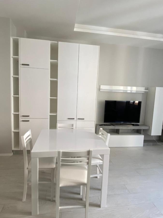 Casa Dante: Oneglia Centro-Marina-Spiagge Lägenhet Imperia Exteriör bild