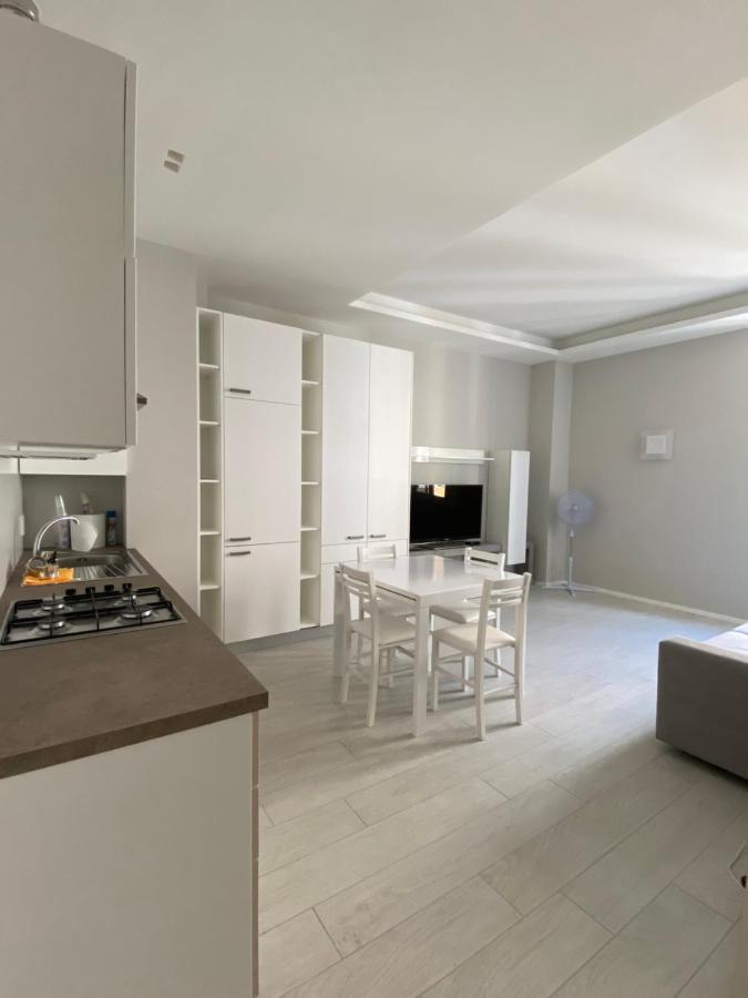 Casa Dante: Oneglia Centro-Marina-Spiagge Lägenhet Imperia Exteriör bild