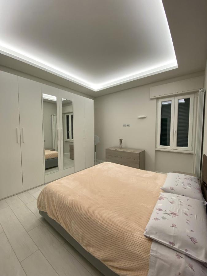 Casa Dante: Oneglia Centro-Marina-Spiagge Lägenhet Imperia Exteriör bild