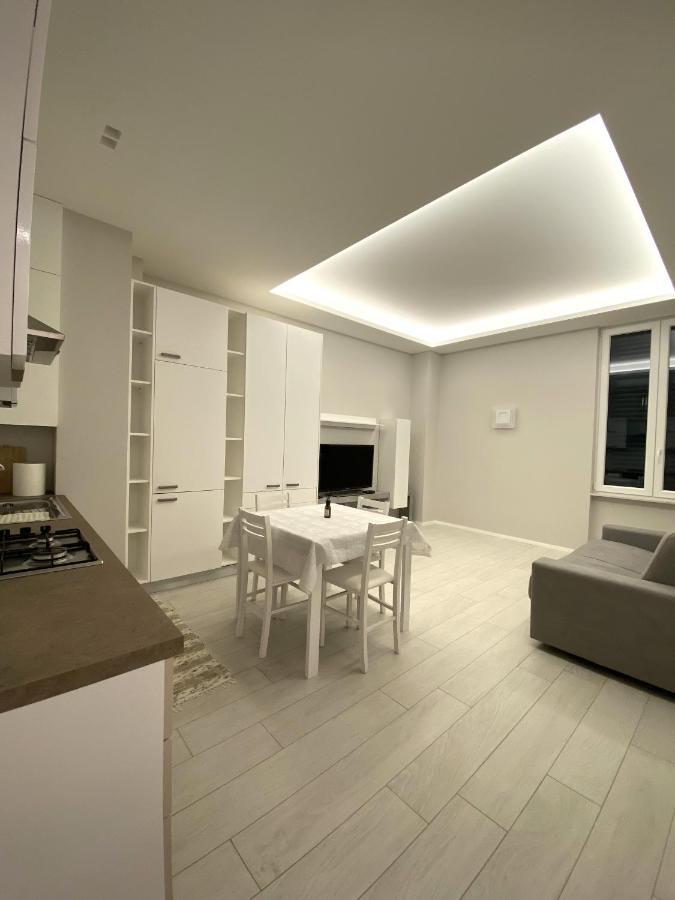 Casa Dante: Oneglia Centro-Marina-Spiagge Lägenhet Imperia Exteriör bild