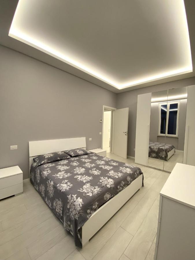 Casa Dante: Oneglia Centro-Marina-Spiagge Lägenhet Imperia Exteriör bild