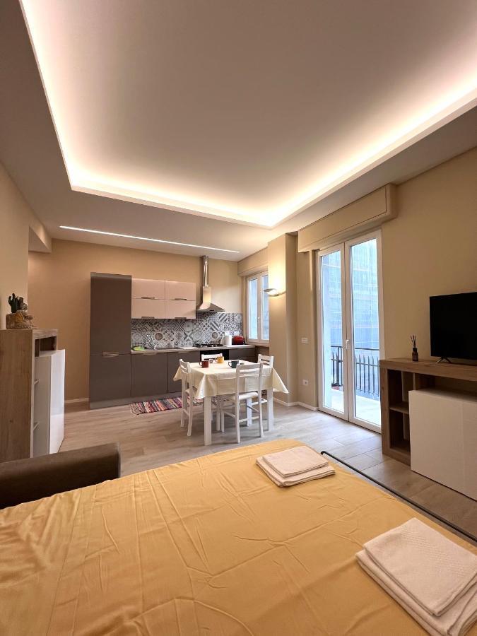 Casa Dante: Oneglia Centro-Marina-Spiagge Lägenhet Imperia Exteriör bild