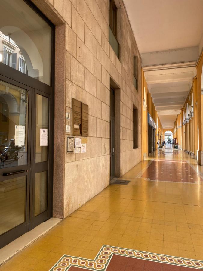 Casa Dante: Oneglia Centro-Marina-Spiagge Lägenhet Imperia Exteriör bild