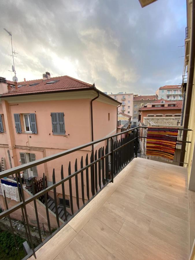 Casa Dante: Oneglia Centro-Marina-Spiagge Lägenhet Imperia Exteriör bild